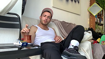 Bienvenue David Luca ! Mets toi à l'aise et tape toi une queue