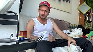 Bienvenue David Luca ! Mets toi à l'aise et tape toi une queue