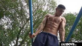 Sexy muscle twink boy Jared Shaw flexing