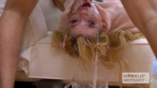 Kille pumpar liten blond Kenzie Reeves i röven