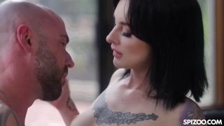 Short Hair Lysagna DelRay Invites Wild Man To Fuck Her