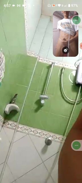 The life of LDR showering at dawn to make love on cam