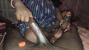 Bhabhi ne land mein Tel lagaya