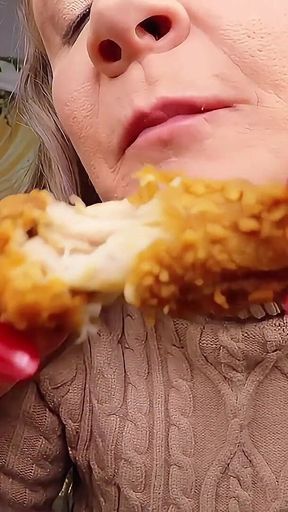 Miss Whitney Morgan: Fried Chicken Eating Asmr