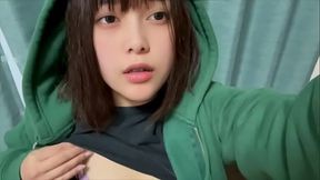 最近寒いから性欲が増してるかも...おまんこを触ってオナニーがやめられない。