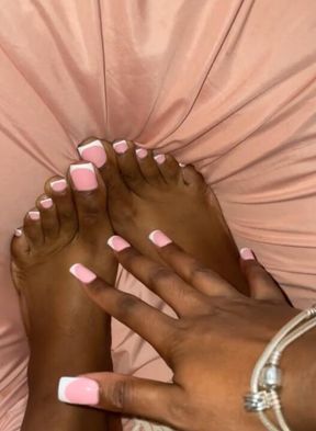 Can you handle my pretty feet? 👣💗