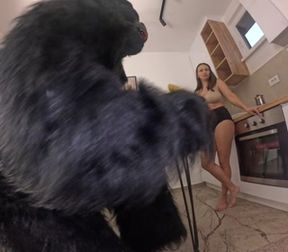 PEE MILF VS KINKY KONG