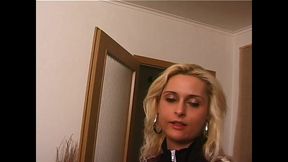 Horny Vintage Mature Gives a Nice Blowjob to a Big Amateur Cock