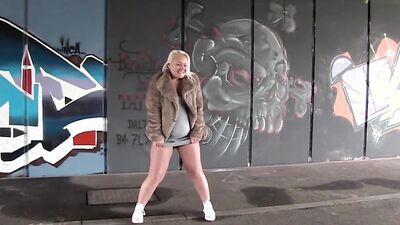 PORNXN - Mature Blonde Public Pissing (Tanya Lixxx)