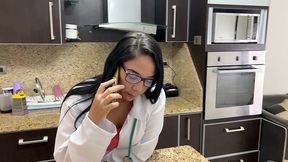 mi madrastra doctora hermosa se equivoco de pastilla y ahora tiene que ayudar con la ereccion de su hijastro