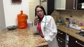 mi madrastra doctora hermosa se equivoco de pastilla y ahora tiene que ayudar con la ereccion de su hijastro