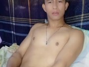 Hetero curioso de 18 años masturbándose con corrida, solo en casa.