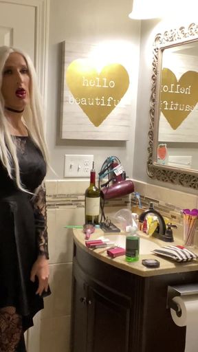 Emo Crossdresser Puts on Buttplug and Jerks off