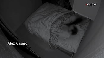 CALLADITO QUE NOS VAN A ESCUCHAR! VOY AL CUARTO DE MI HERMANASTRA Y TERMINAMOS FOLLANDO