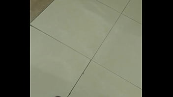 Nalgona de p. en centro comercial