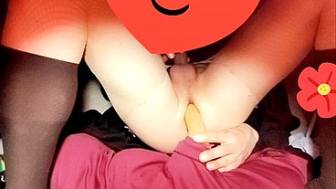 Joven se cree mujercita jugando con pene en su anovagina. Ella necesita quien la llene de semen pero esta sola