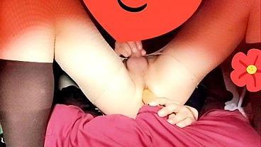 Joven se cree mujercita jugando con pene en su anovagina. Ella necesita quien la llene de semen pero esta sola