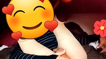 Joven se cree mujercita jugando con pene en su anovagina. Ella necesita quien la llene de semen pero esta sola