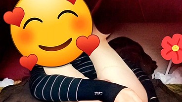 Joven se cree mujercita jugando con pene en su anovagina. Ella necesita quien la llene de semen pero esta sola