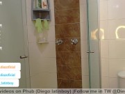 Bathroom Tomando una ducha caliente me masturbo hasta sacar chorros de semen