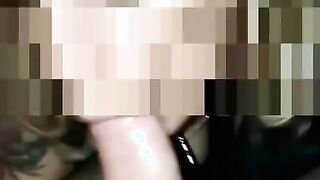 Me despierta chupando la pija  Y después se pone a jugar con la pija con ese tremendo culo