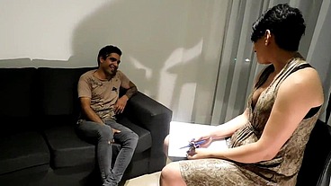SEXO INTERRACIAL, LA PERRA DISFRUTA COMO LOCA QUE LA PONGAN EN SU LUGAR ,1