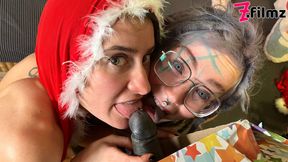 Anuskatzz and Stacy Bloom&#039;s Christmas threesome