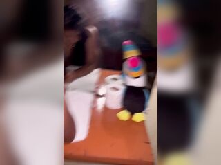 Mi vecino me coge demasiado rico