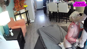 MARRIED COWORKER COMES OVER AFTER WORK TO GET OFF INSIDE ME