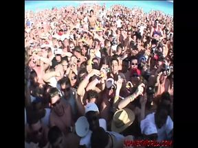 Calli Cox and Friends Are The Queens of Spring Break
