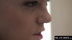 ”Erotic Viola Bailey covers her bed in petals to masturbate”