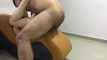Flaca sexy Amateur Nora Milf tiene sexo real apasionado con su nuevo novio en el sillon del amor me quito el condon para llenar la cara de semen - Andy Z 94