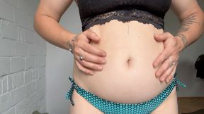 love to play with belly button aV