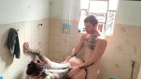 fodendo minha meia-irma no banho