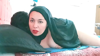 Indian Muslim stepmother gets fucked by her stepson in the morning