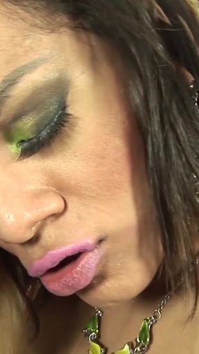 Shemale Melainny Vilhena solo masturbation