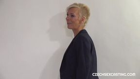 Muscle-bound dude pounds a hot blonde maturity
