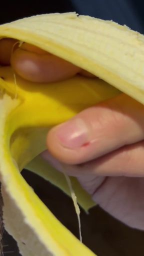Instructions How a Slut Eats a Banana Correctly