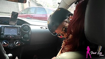 MOSTREI MINHA RABA NA RUA E O ENTREGADOR DE APLICATIVO ME CHUPOU NO CARRO - I SHOWED MY ASS ON THE STREET AND THE APP DELIVERY GUY SUCKED ME OFF IN THE CAR