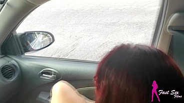 MOSTREI MINHA RABA NA RUA E O ENTREGADOR DE APLICATIVO ME CHUPOU NO CARRO - I SHOWED MY ASS ON THE STREET AND THE APP DELIVERY GUY SUCKED ME OFF IN THE CAR
