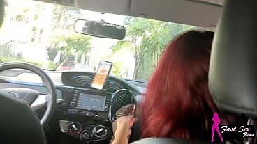 MOSTREI MINHA RABA NA RUA E O ENTREGADOR DE APLICATIVO ME CHUPOU NO CARRO - I SHOWED MY ASS ON THE STREET AND THE APP DELIVERY GUY SUCKED ME OFF IN THE CAR