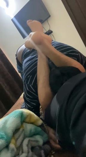 Made him suffer under my strong calves 😈…..Findom paypig cashmaster alphamaster alpha alphafeet