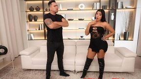 Beauty in black high-heeled boots Lina Henao opens her shaved pussy