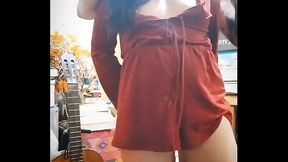 Hermosa prostituta pagando la renta