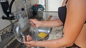 NINFETA ESTAVA LAVANDO LOU&Ccedil_A E SEU PADRASTO. CHEGOU