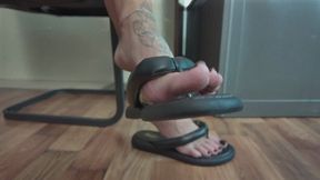 Amazing Ruslana Head Of Slave In Chest Lick Black Flip Flops And Heels - Full