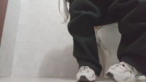 Lola in the bathroom with explosión
