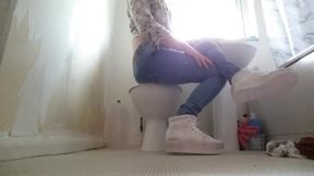 Crossdresser in tight Jeans and Sneakers