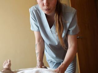 The masseur gave me a cheerful ending massage for a little bonus