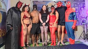 noite halloween muito sexo entre lobisomem orfan diabos vanpiras e super herois